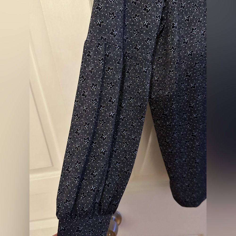 Michael‎ Kors Stretch Blue Print Blouse Women L. NWT - Picture 2 of 6